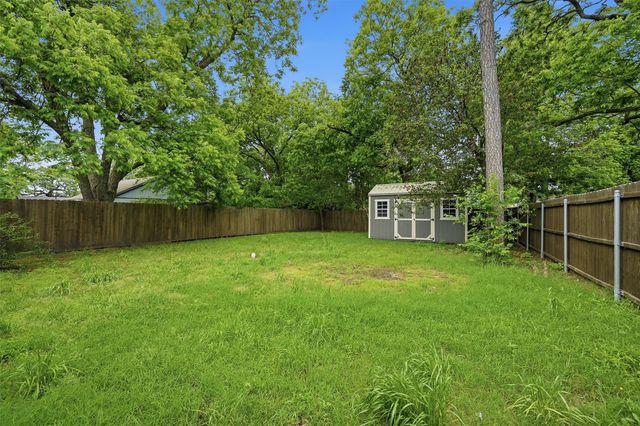 204 N Holly Avenue, Sherman, TX 75092