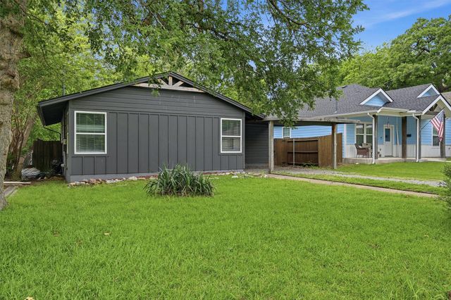 204 N Holly Avenue, Sherman, TX 75092