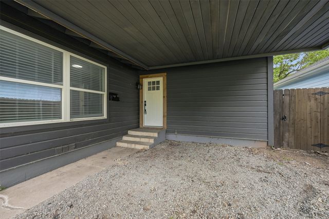 204 N Holly Avenue, Sherman, TX 75092
