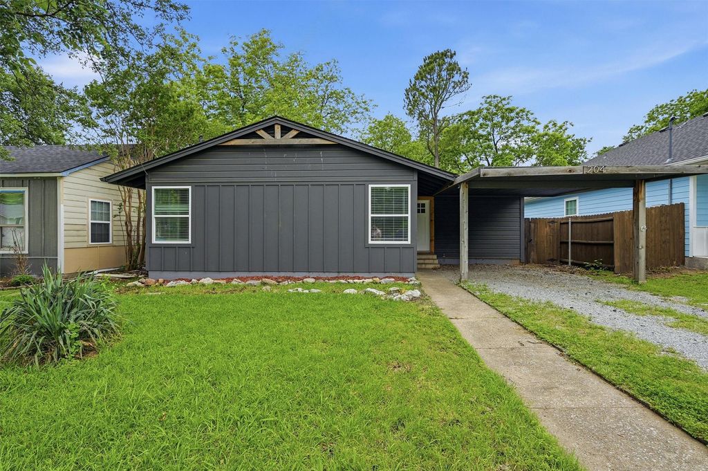 204 N Holly Avenue, Sherman, TX 75092