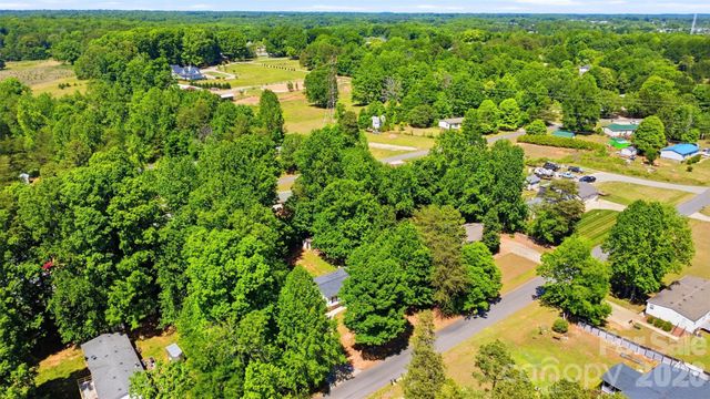 134 Knight N Gail Drive, Mooresville, NC 28115