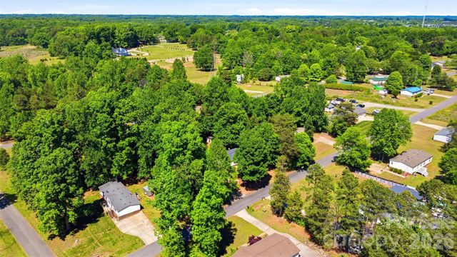 134 Knight N Gail Drive, Mooresville, NC 28115