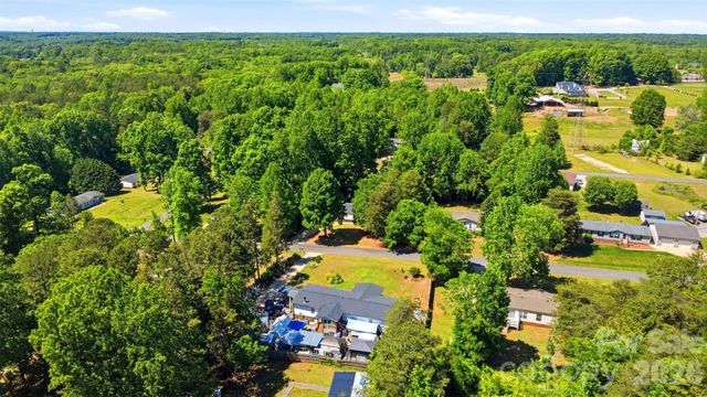 134 Knight N Gail Drive, Mooresville, NC 28115