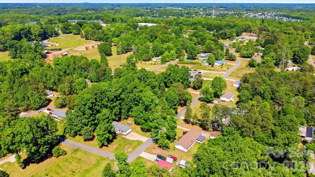 134 Knight N Gail Drive, Mooresville, NC 28115