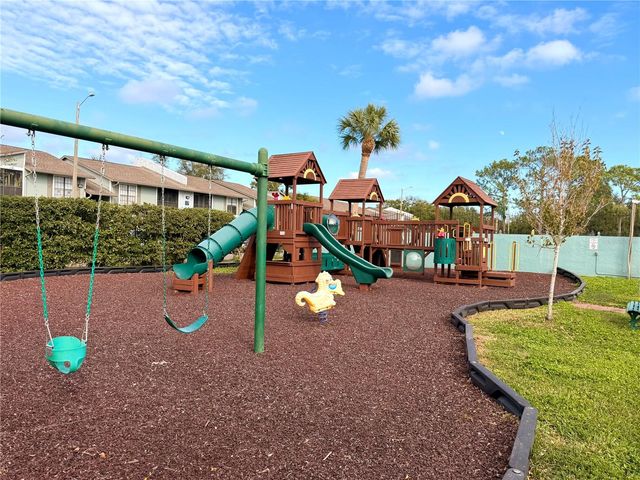 284 115TH AVENUE N 3, St Petersburg, FL 33716