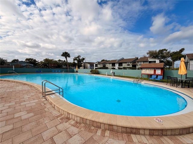 284 115TH AVENUE N 3, St Petersburg, FL 33716