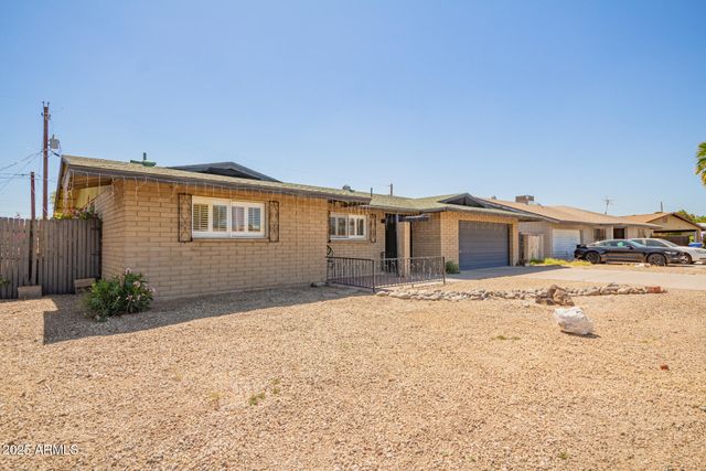 3825 W ROYAL PALM Road, Phoenix, AZ 85051