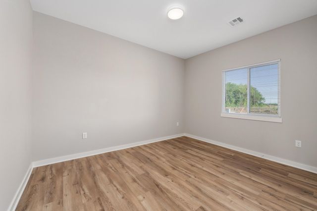 813 N Rainbow Lake St, Wichita, KS 67235