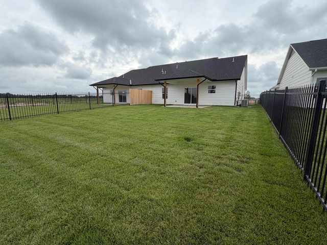 813 N Rainbow Lake St, Wichita, KS 67235