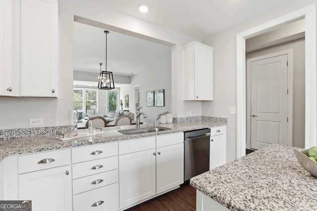 330 Chestnut Oak Drive, Peachtree City, GA 30269