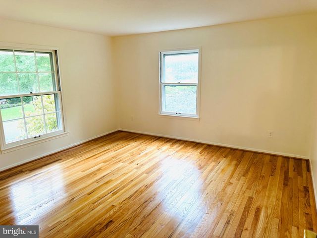 10916 CANDLELIGHT LN, Potomac, MD 20854