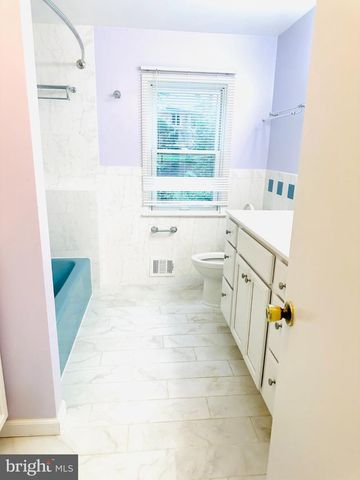 10916 CANDLELIGHT LN, Potomac, MD 20854