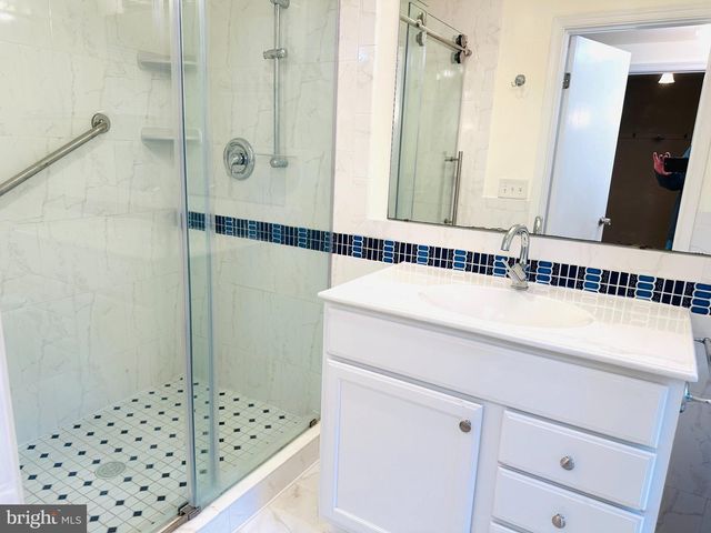 10916 CANDLELIGHT LN, Potomac, MD 20854