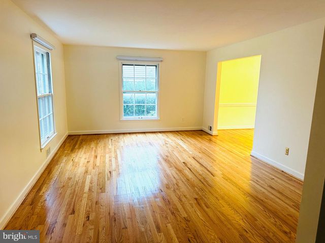 10916 CANDLELIGHT LN, Potomac, MD 20854