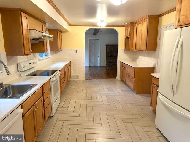 10916 CANDLELIGHT LN, Potomac, MD 20854