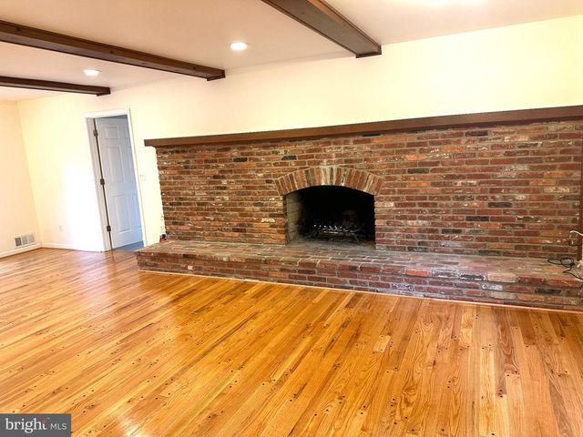 10916 CANDLELIGHT LN, Potomac, MD 20854