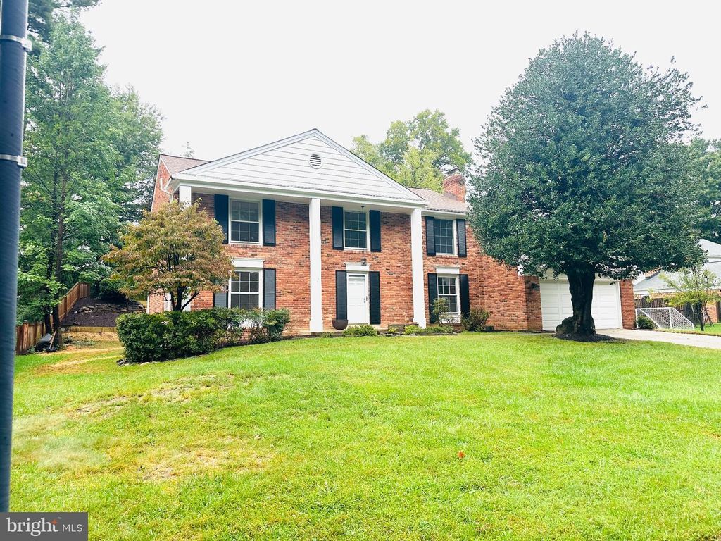 10916 CANDLELIGHT LN, Potomac, MD 20854