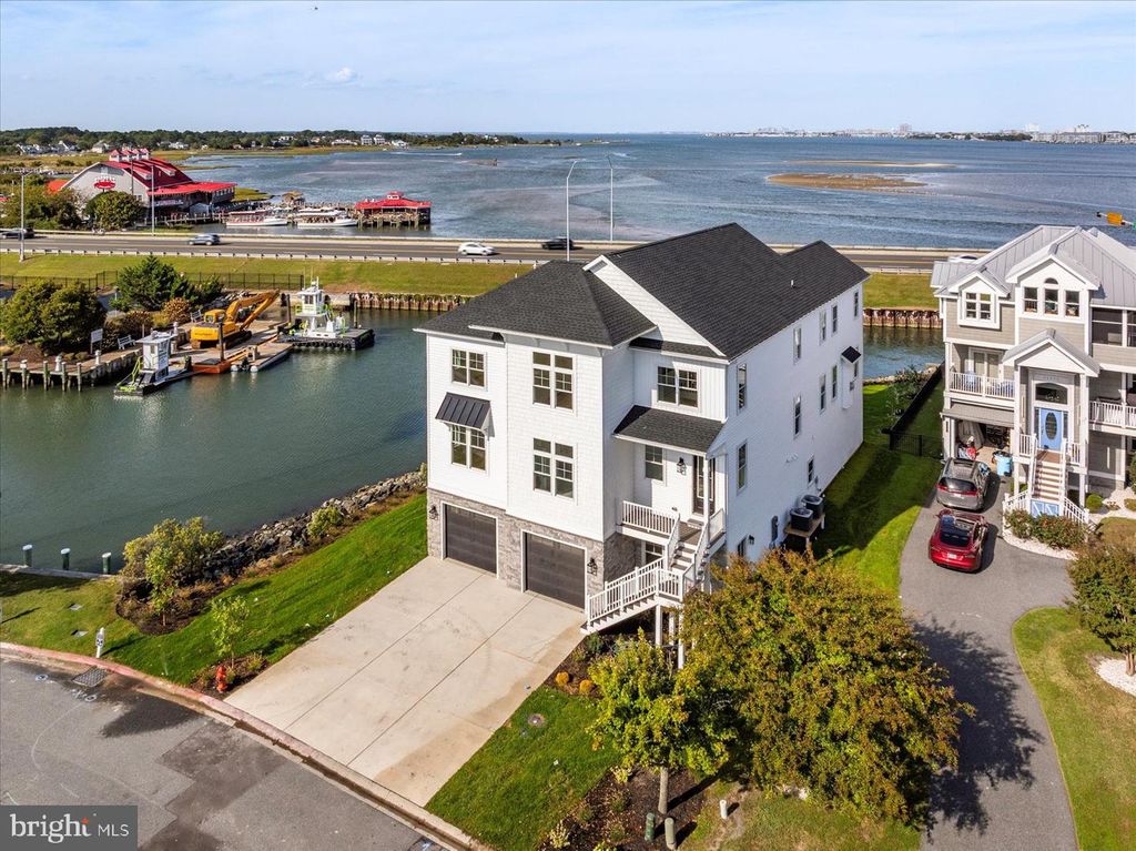 Image 11 of property listing at 12971 INLET ISLE LN, Ocean City, MD 21842