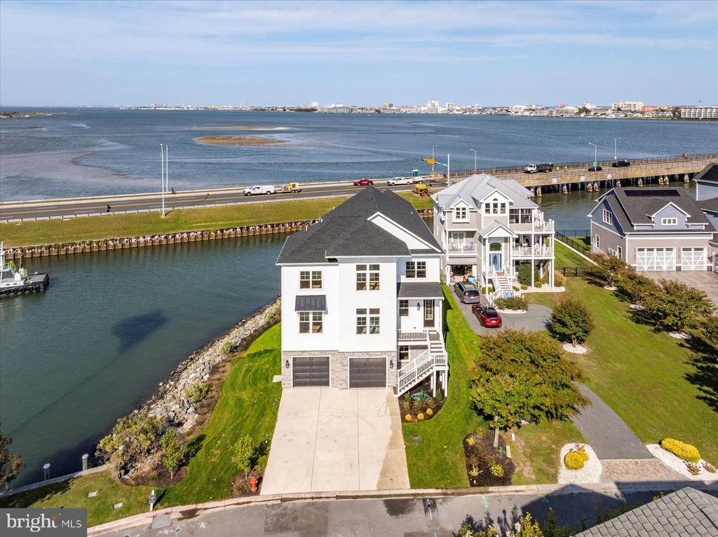 Image 12 of property listing at 12971 INLET ISLE LN, Ocean City, MD 21842