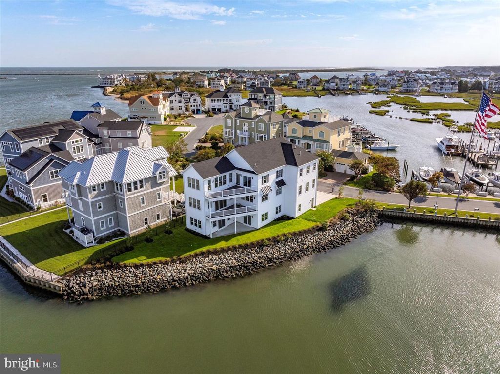 Image 15 of property listing at 12971 INLET ISLE LN, Ocean City, MD 21842