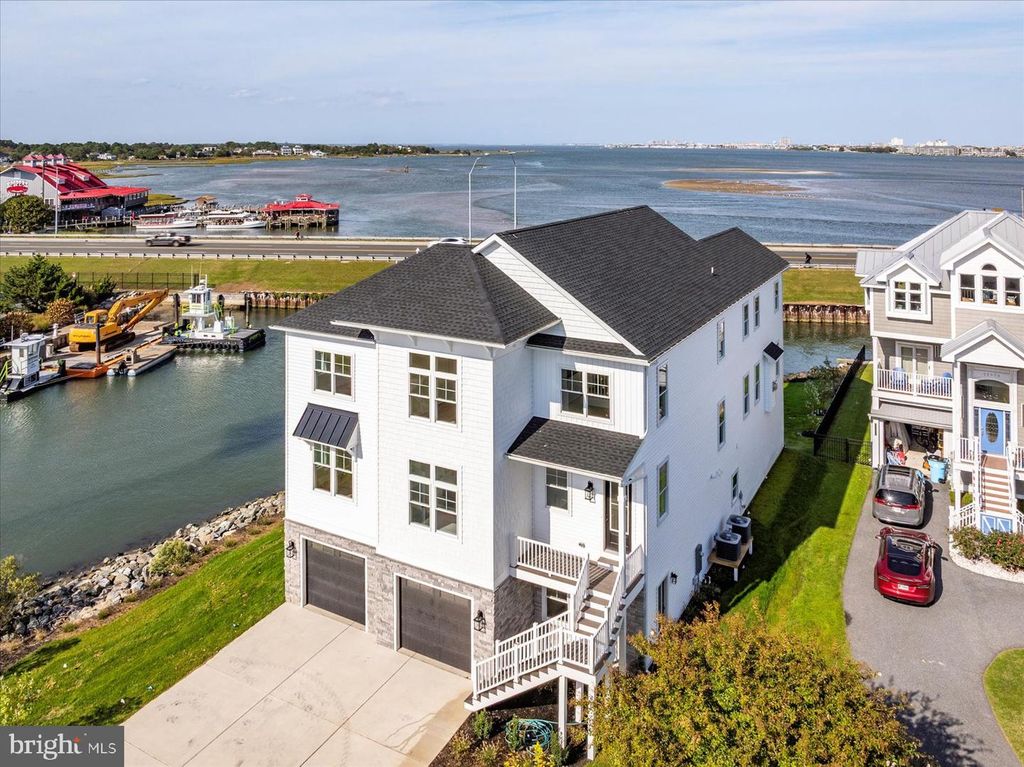 Image 17 of property listing at 12971 INLET ISLE LN, Ocean City, MD 21842