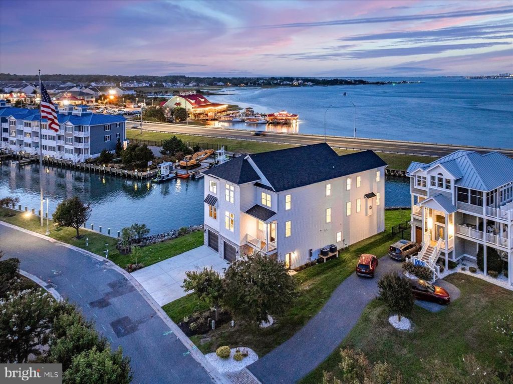 Image 7 of property listing at 12971 INLET ISLE LN, Ocean City, MD 21842