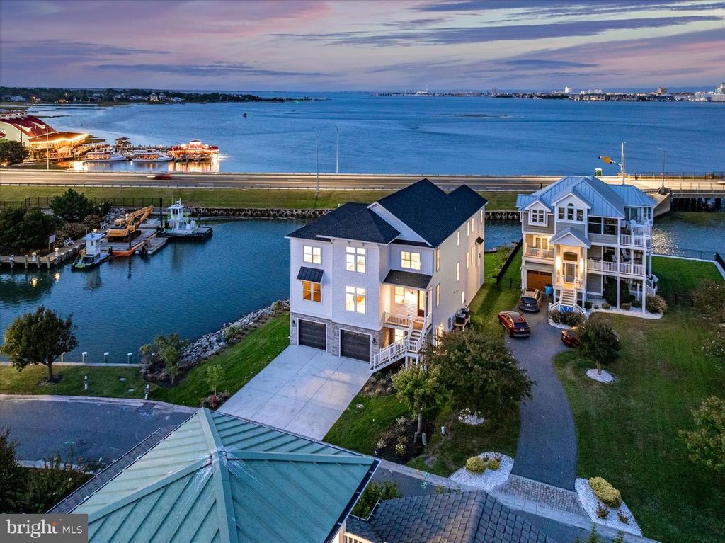 Image 8 of property listing at 12971 INLET ISLE LN, Ocean City, MD 21842