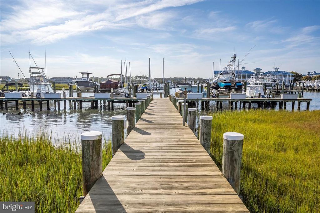 Image 91 of property listing at 12971 INLET ISLE LN, Ocean City, MD 21842