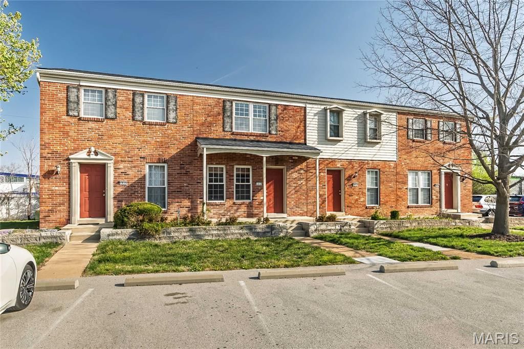 1212 Clarkson Court 1212, Ballwin, MO 63011