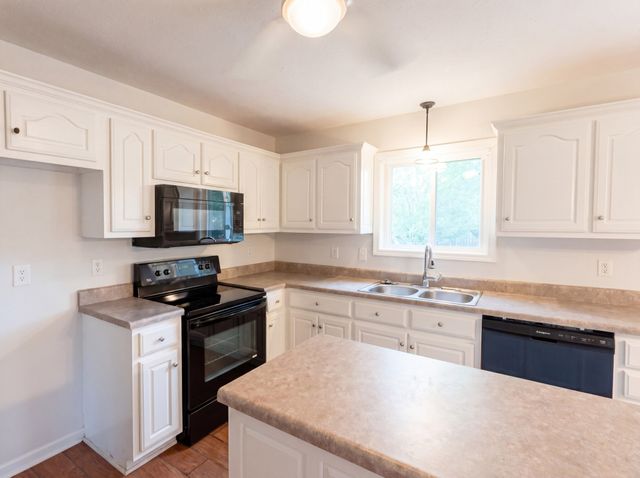 215 Wagoners Way, Westmoreland, TN 37186
