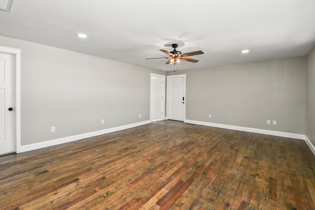 7138 W Farm Rd 136, Springfield, MO 65802