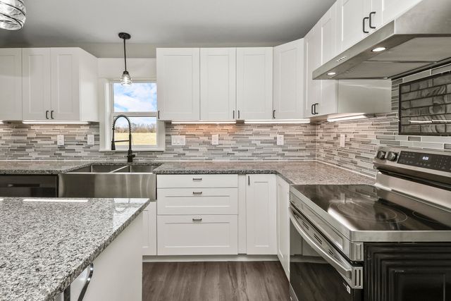 7138 W Farm Rd 136, Springfield, MO 65802