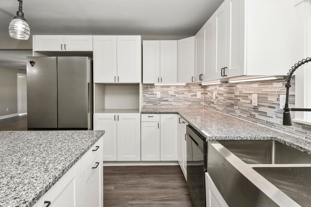 7138 W Farm Rd 136, Springfield, MO 65802