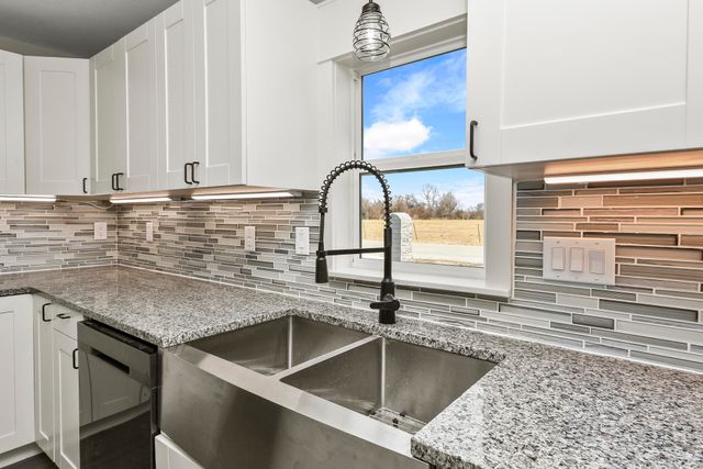 7138 W Farm Rd 136, Springfield, MO 65802