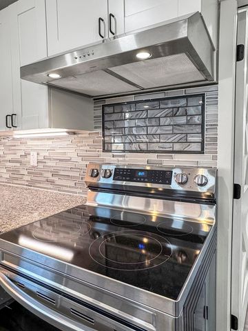 7138 W Farm Rd 136, Springfield, MO 65802