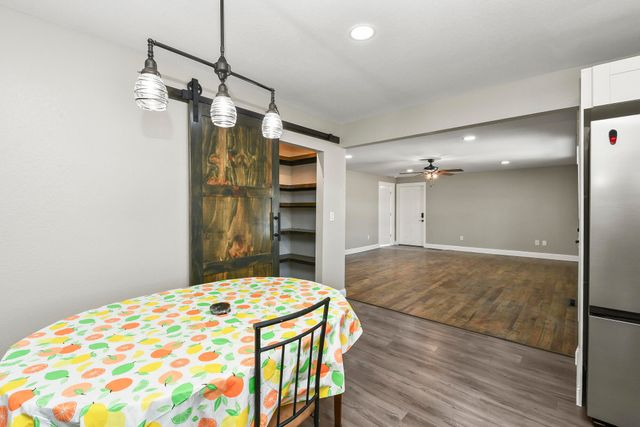 7138 W Farm Rd 136, Springfield, MO 65802