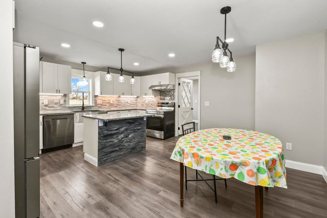 7138 W Farm Rd 136, Springfield, MO 65802