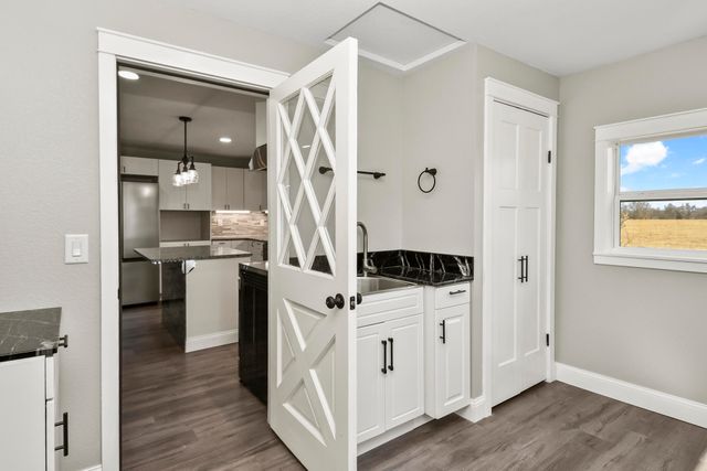 7138 W Farm Rd 136, Springfield, MO 65802