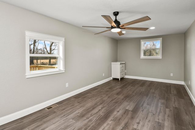 7138 W Farm Rd 136, Springfield, MO 65802