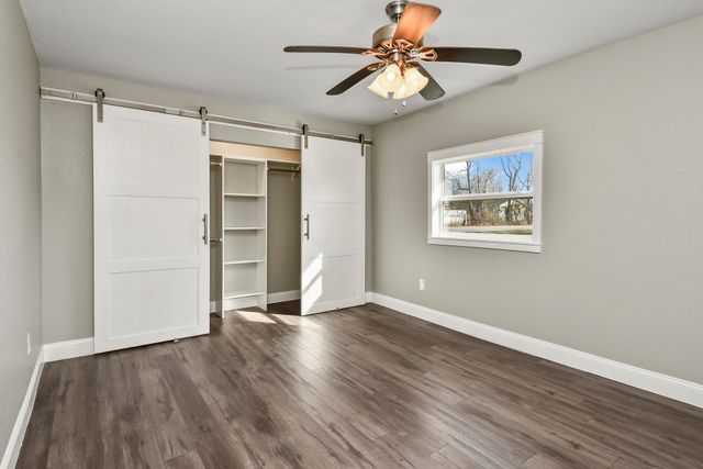 7138 W Farm Rd 136, Springfield, MO 65802