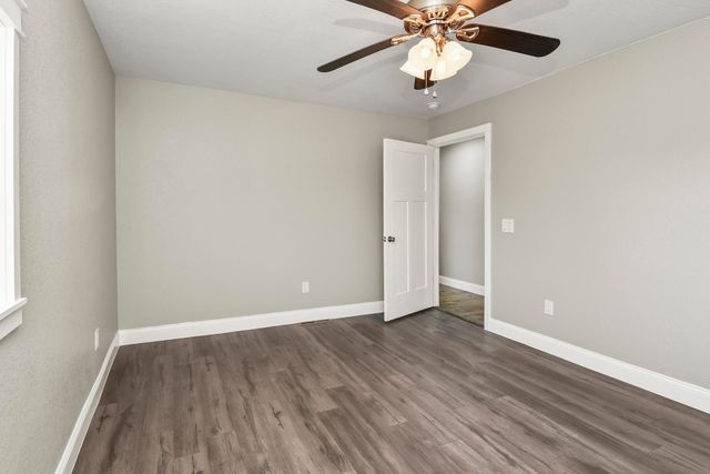 7138 W Farm Rd 136, Springfield, MO 65802