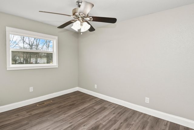 7138 W Farm Rd 136, Springfield, MO 65802