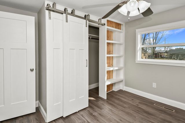 7138 W Farm Rd 136, Springfield, MO 65802