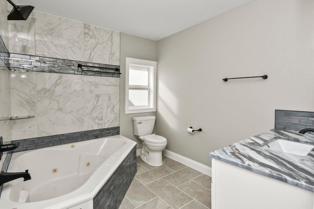 7138 W Farm Rd 136, Springfield, MO 65802