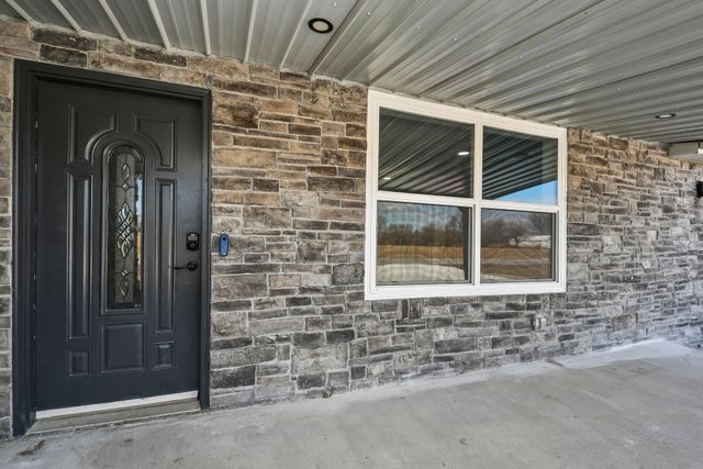 7138 W Farm Rd 136, Springfield, MO 65802