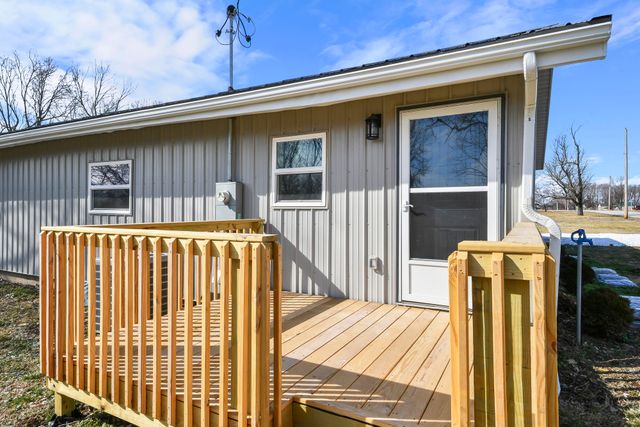 7138 W Farm Rd 136, Springfield, MO 65802