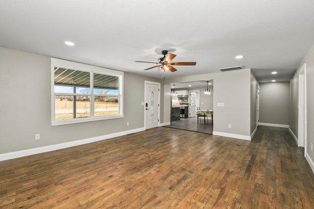 7138 W Farm Rd 136, Springfield, MO 65802