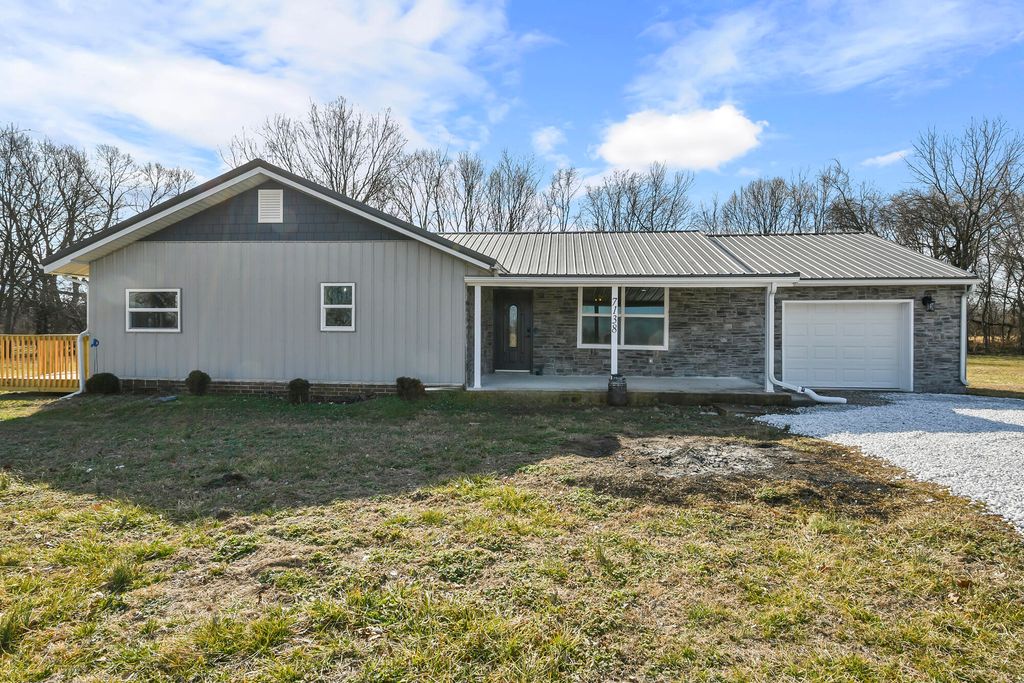 7138 W Farm Rd 136, Springfield, MO 65802