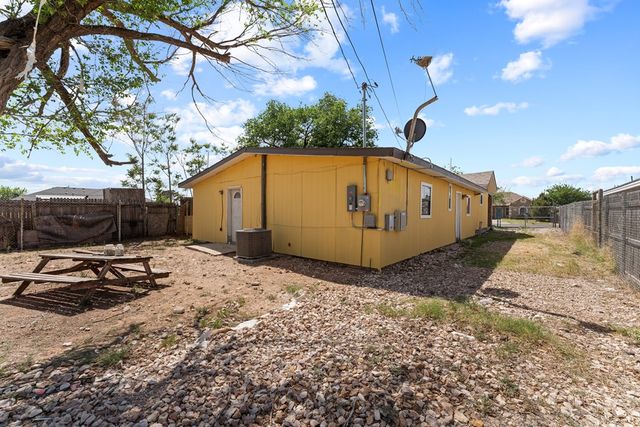 909 S Mineola, Midland, TX 79701