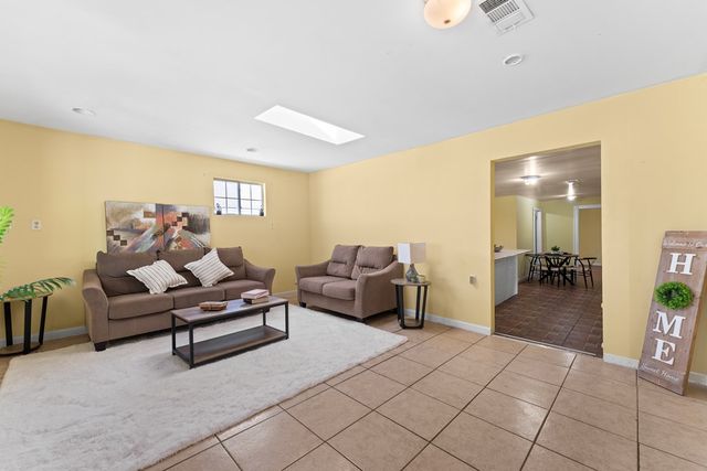 909 S Mineola, Midland, TX 79701